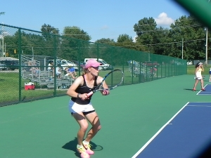 girl playing tennis